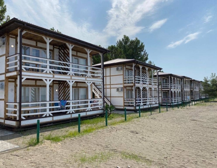 Коттедж 4-местный 2-комнатный семейный коннект - Дом отдыха «Золотые пески» Пицунда